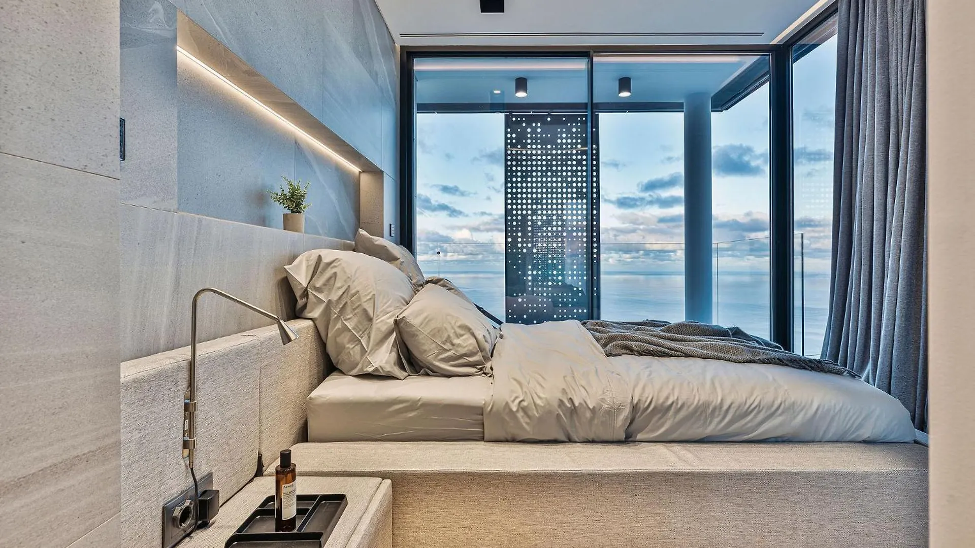 Villa Saudade Residence - Ultra Luxury Futuristic Ocean Zen Retreat Ribeira Brava