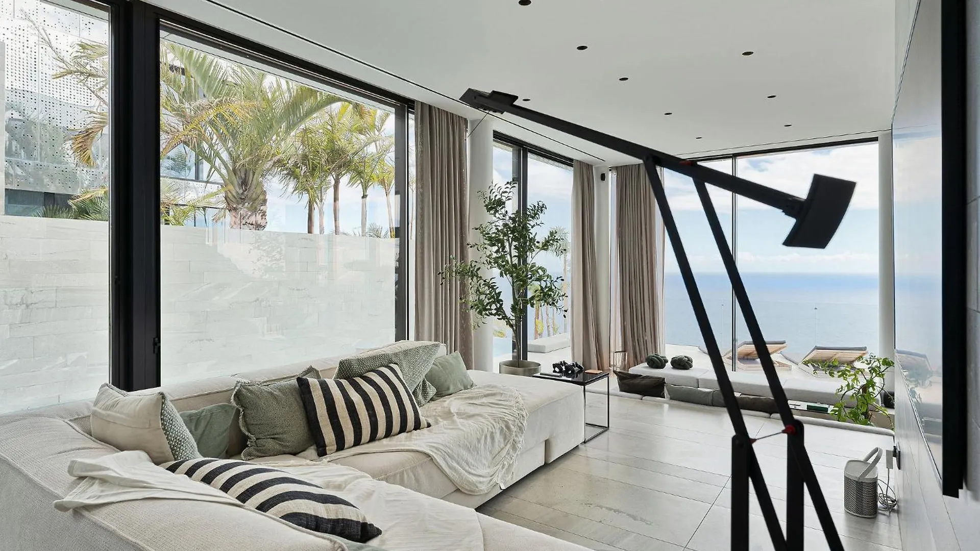 Villa Saudade Residence - Ultra Luxury Futuristic Ocean Zen Retreat Ribeira Brava Portugal